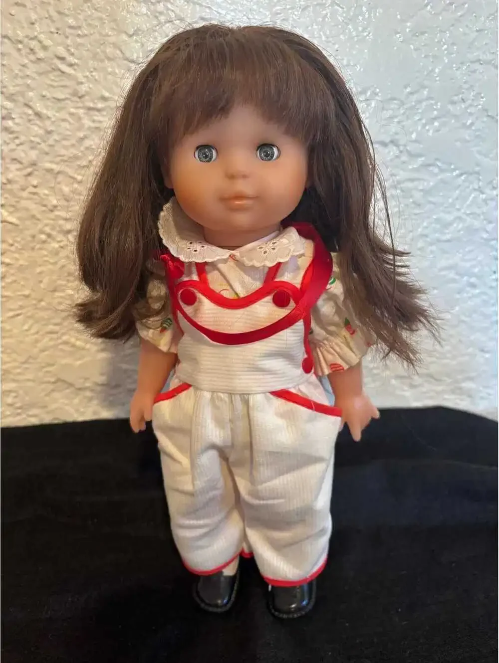 Corelle Doll Vintage Girl Brunette in Cute Outfit Blue/green Eyes W tag 14” EUC